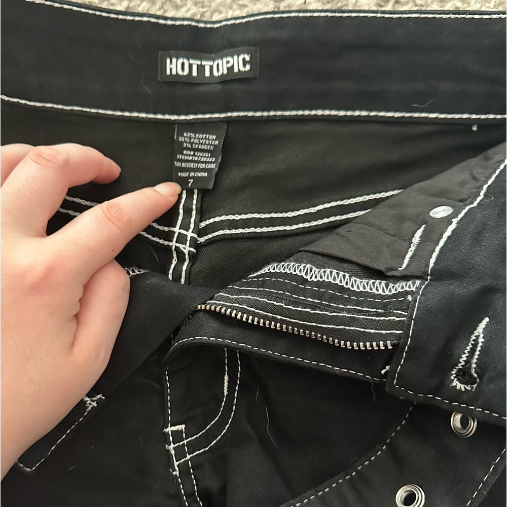 Shorts - Picture 2 of 3